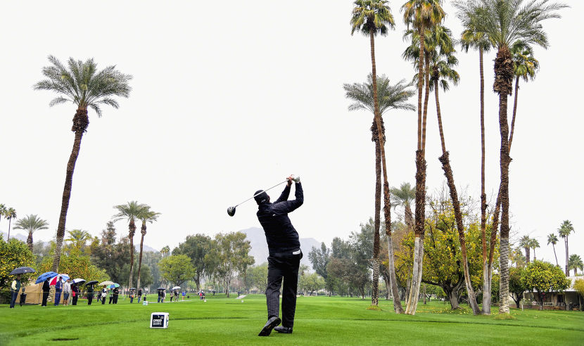 LA QUINTA, CA - JANUARY 19: Phil Mickelson plays his shot from the fifth tee during the first round of the CareerBuilder Challenge in Partnership with The Clinton Foundation at La Quinta Country Club on January 19, 2017 in La Quinta, California.  (Photo by Harry How/Getty Images)