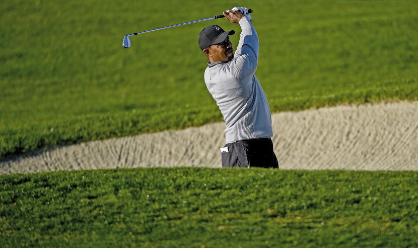 LA JOLLA, CA - JANUARY 25:  Tiger Woods hits out of he bunker on the 6th hole during the Zurich Pro-Am, Farmers Insurance Open Preview Day 3 at Torrey Pines Golf Course on January 25, 2017 in La Jolla, California. (Photo by Donald Miralle/Getty Images)
