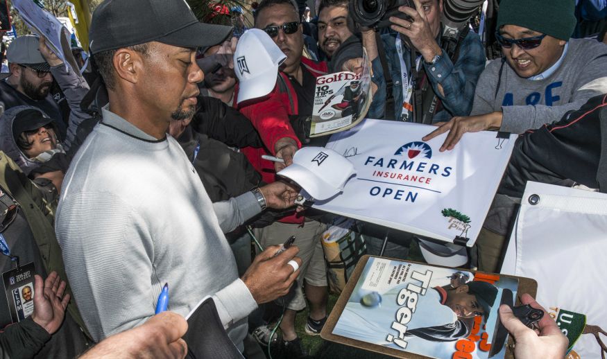 LA JOLLA, CA - JANUARY 25:  Tiger Woods is mobbed by fans trying to get autographs  after his round in the Zurich Pro-Am, Farmers Insurance Open Preview Day 3 at Torrey Pines Golf Course on January 25, 2017 in La Jolla, California. (Photo by Donald Miralle/Getty Images)