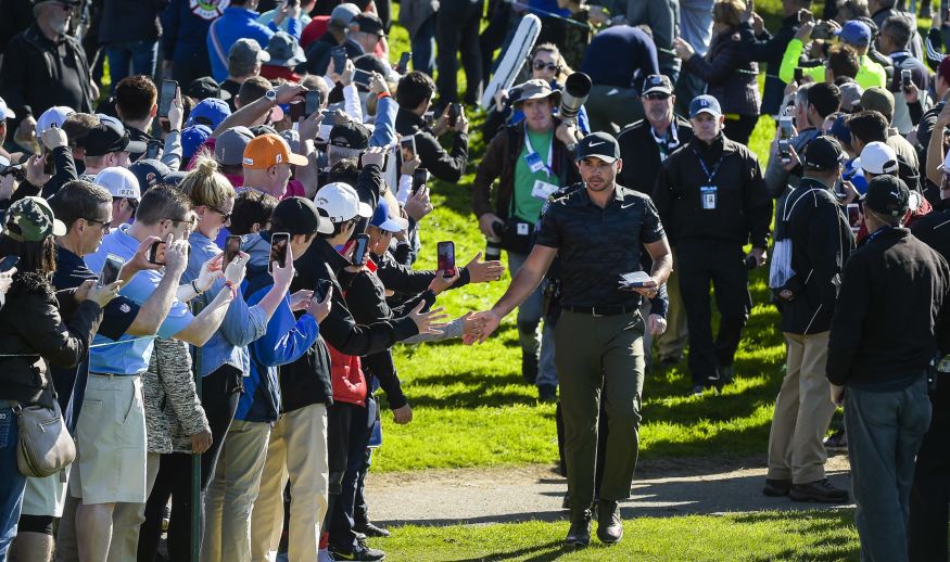 SAN DIEGO, CA - JANUARY 26: Jason Day of Australia greets fans along the second hole during the first round of the Farmers Insurance Open at Torrey Pines Golf Course on January 26, 2017 in San Diego, California. (Photo by Stan Badz/PGA TOUR)