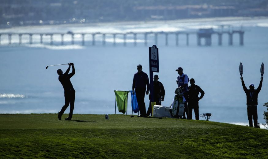 SAN DIEGO, CA - JANUARY 26: Jimmy Walker plays his shot from the 16th tee  during the first round of the Farmers Insurance Open at Torrey Pines North on January 26, 2017 in San Diego, California.  (Photo by Jeff Gross/Getty Images)
