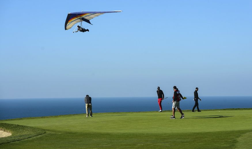 SAN DIEGO, CA - JANUARY 26:  Paragliders soar over golfers on the fourth hole during the first round of the Farmers Insurance Open at Torrey Pines South on January 26, 2017 in San Diego, California.  (Photo by Donald Miralle/Getty Images)