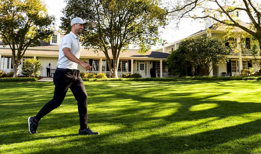 AUGUSTA, GA - APRIL 02:  Adam Scott of Australia smiles as he walks past the clubhouse during the Drive, Chip and Putt Championship at Augusta National Golf Club on April 2, 2017 in Augusta, Georgia.  (Photo by Harry How/Getty Images)
