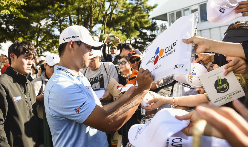 JEJU, SOUTH KOREA - OCTOBER 20:  Si Woo Kim of South Korea signs autographs during the second round of the CJ Cup at Nine Bridges on October 20, 2017 in Jeju, South Korea.  (Photo by Matt Roberts/Getty Images)