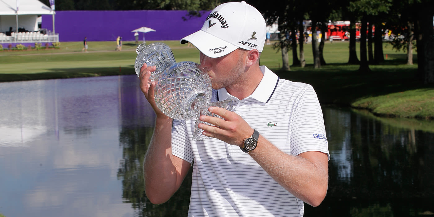 Daniel Berger kisses St. Jude trophy