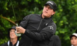 Mickelson scrambles to opening round 68
