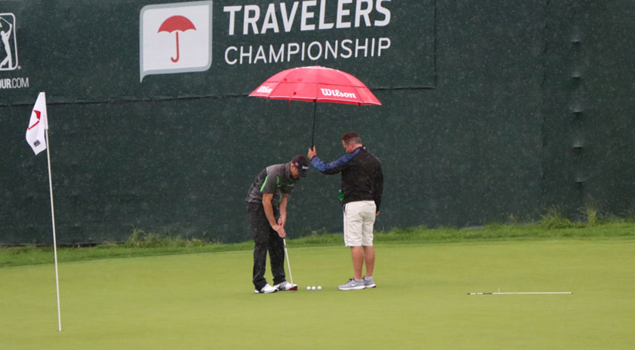 Playing In The Rain Pga Tour Caddies Speak On How To Keep Grips From Getting Wet