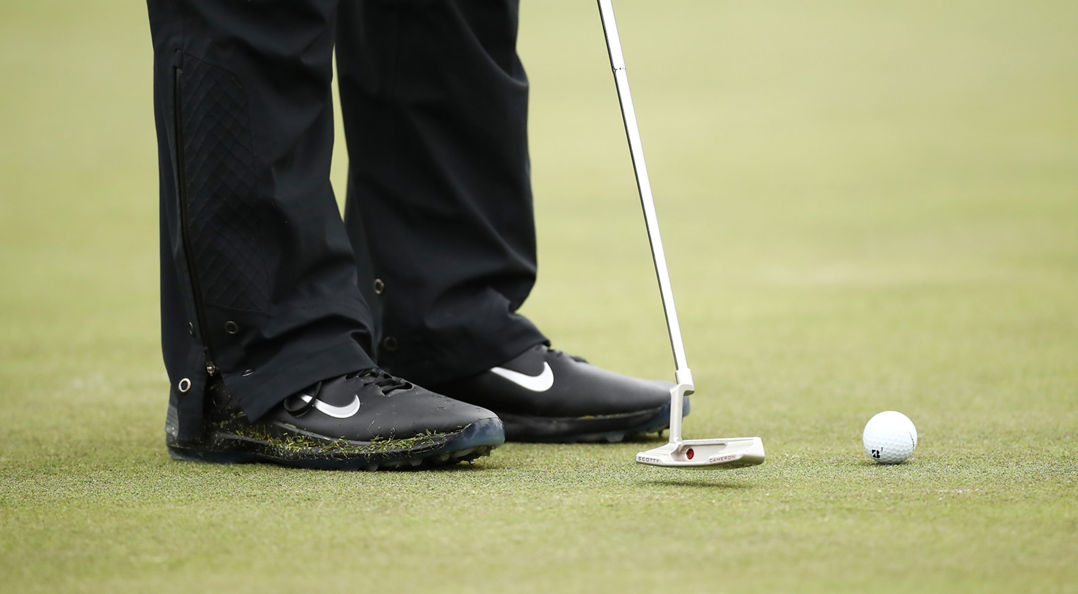 Tiger Woods Ditches Trusty Titleist Putter In Favor Of Mallet-Style ...
