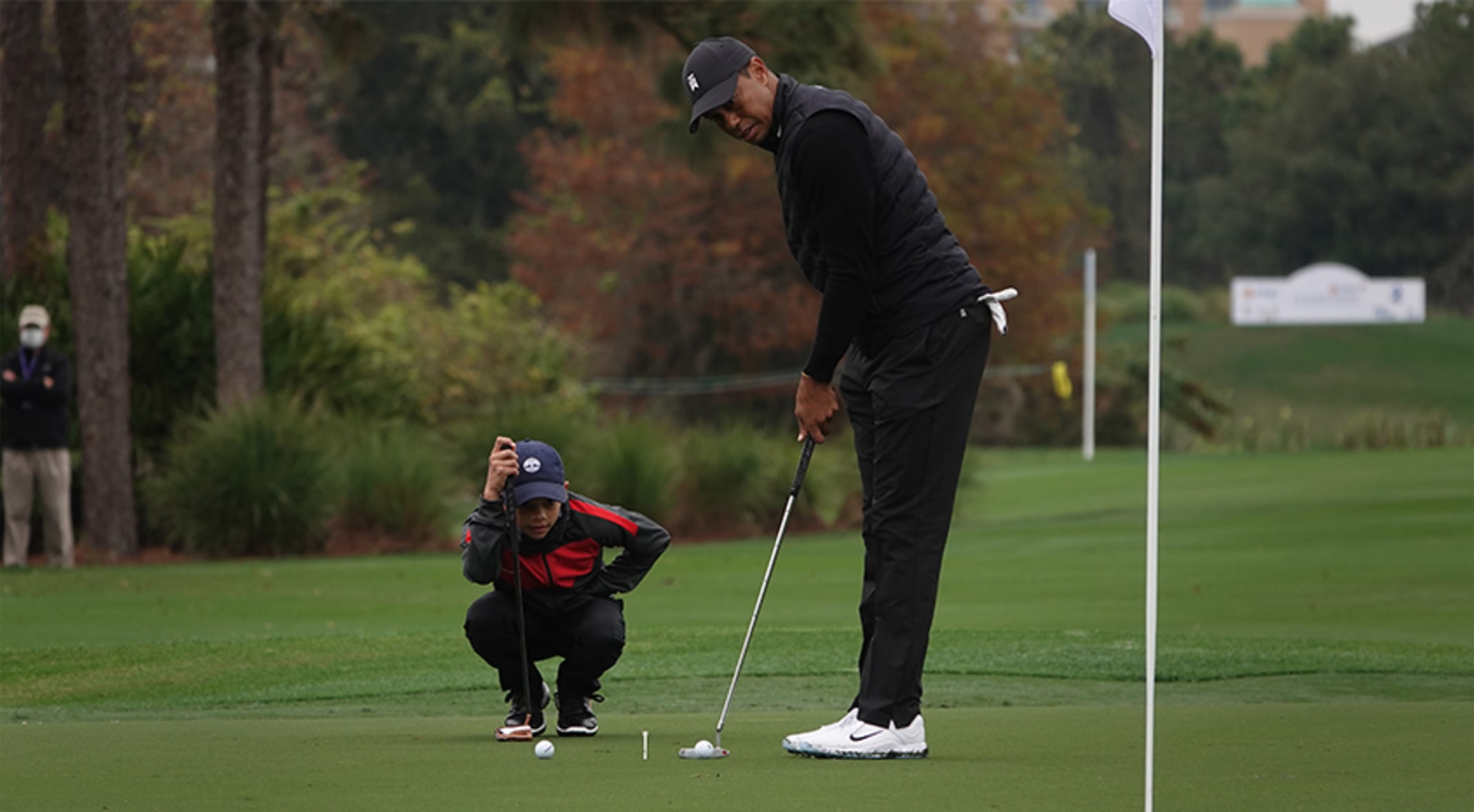 Tiger Son Charlie All Smiles As Pnc Championship Nears
