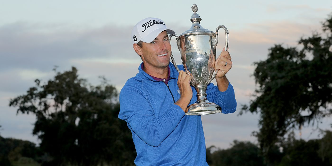 Charles Howell III lifts the RSM trophy