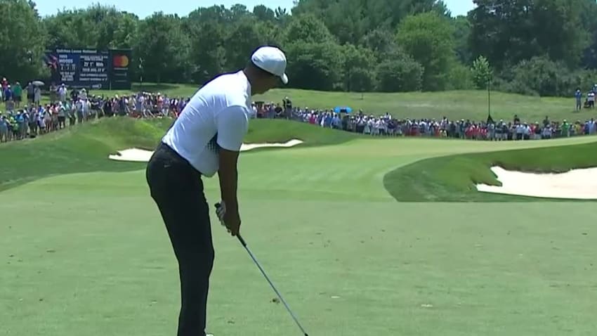 Tiger Woods’ 131-yard approach sets up birdie at Quicken Loans