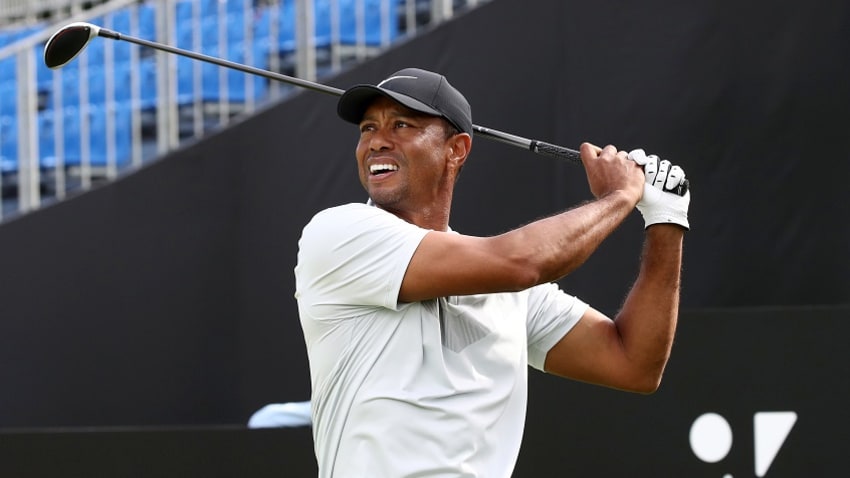 Tiger Woods takes the solo lead at ZOZO