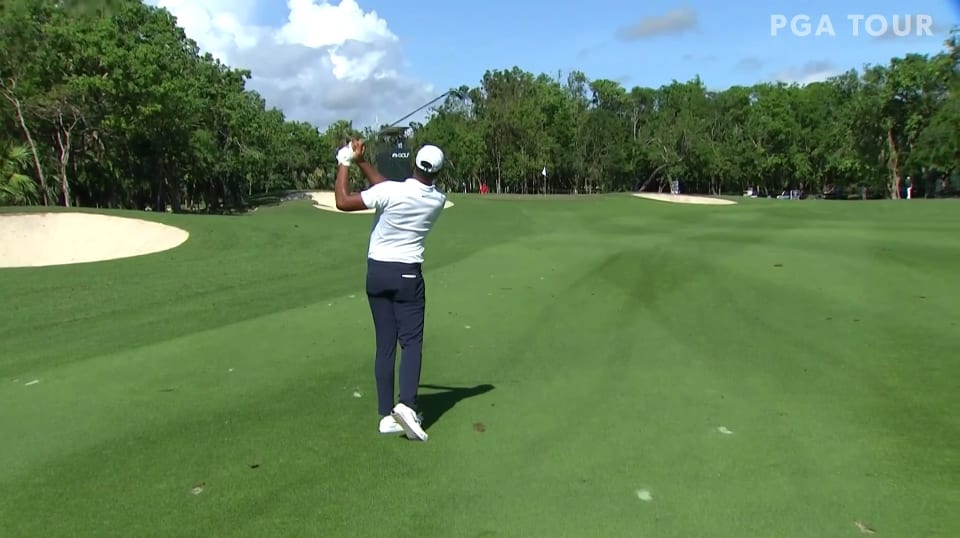 Tony Finau approach leads to birdie putt at Mayakoba