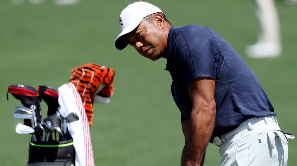 Lihat perlengkapan Tiger Woods untuk para Master