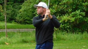 Average putting day doesn’t stop Davison from taking 54-hole lead