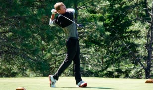 Former caddie Vincent takes early lead at California Q-School
