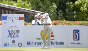 Kelly keeps pedal down, opens nine-shot lead