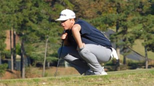 Crowe pulls ahead, leads Pastore by one shot