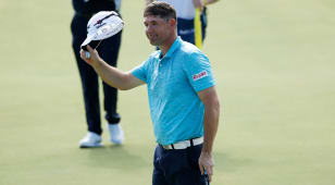 Harrington contending in Bermuda after first plane ride since hiatus