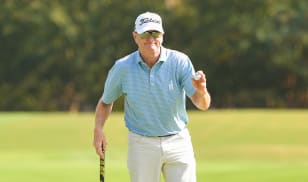 Flesch finding form with new putter, routine
