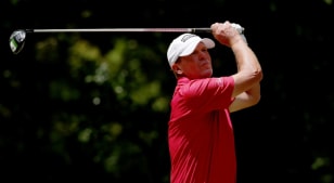 Steve Stricker opens with 65 to take Regions Tradition lead