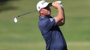 Tom Hoge leads by one with pair of eagles at Shriners Children's Open