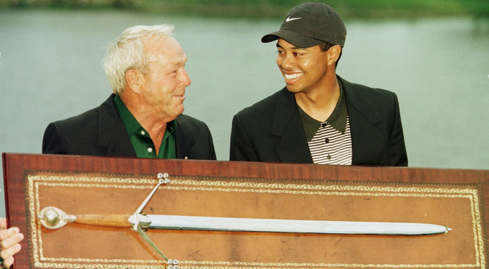Arnie And Tiger Memorable Moments Between Two Legends Of The Game